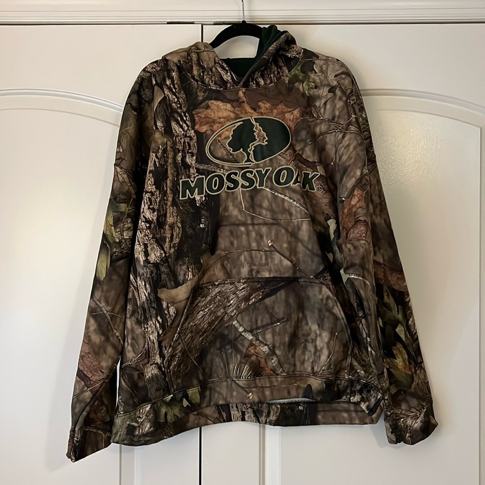 Hooded mossy oak camo sweatshirt. Size 2XL